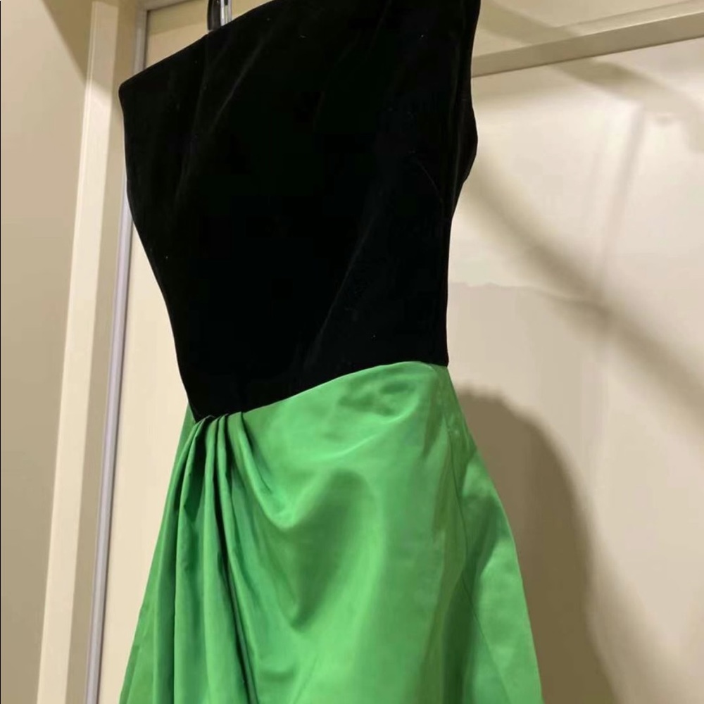 Alex Perry - Picture 3 of 4